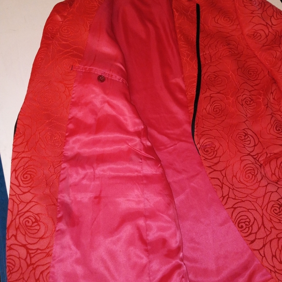 Men's Red Roses Pattern Tuxedo - Picture 7 of 7